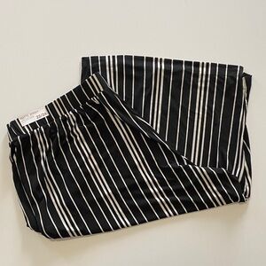Lane Bryant SZ 22/24 Black and White Striped Jersey Capris